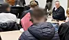 Die vier Angeklagten vor Gericht. Der Hauptangeklagte wurde zu vier Jahren Haft verurteilt.