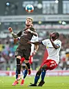 St. Paulis Neuer Marcel Hartel (l.) feierte im Derby einen starken Einstand.