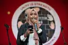 Klimaaktivistin Zamzam Ibrahim bei einem Auftritt in Manchester, Großbritannien. (Archivbild)
