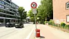 Ein Schild zeigt in Hamburg Tempo 30 an