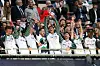 Jobe Bellingham von Sunderland hebt den Pokal