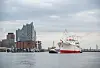 Cap San Diego vor der Elbphilharmonie