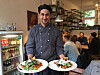 Cengiz Özdemir in seinem beliebten Bistro in Ottensen