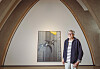 Maike Bruhns bei der Ausstellung ihrer Kunstsammlung in einer Kulturkirche in Fuhlsbüttel.