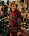 Jackson Irvine mit altem Anzug