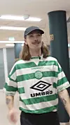 Jackson Irvine im Retrotrikot