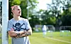 Jackson Irvine lehnt an den Torpfosten