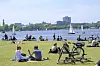 Sommerliches Wetter an der Außenalster (Archivbild).