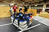 „Die Halle“ hat beim Stadtteilpreis 2022 gewonnen. Trainer Nikita Klimenko (24) und die Kids freuten sich über die Matten, die der Verein mit den 10.000 Euro finanzieren konnte.