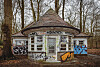 Das Dach marode und alles mit Graffiti beschmiert: Der Kiosk an der Buxtehuder Straße 35a verfällt seit Jahren.