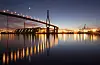 Die Köhlbrandbrücke bei Sonnenuntergang – ein paar Jahre können Hamburger Anblick noch genießen.