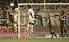 Jackson Irvine mit einer Kopfballchance gegen Leipzig