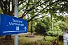 Ein Schild weist auf den neuen Taxistand an der Martinistraße hin.