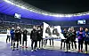 Mario Vuskovic’ Kosmos: Seine HSV-Kollegen mit Free-Vuskovic-Banner