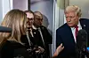Donald Trump mit Reportern in der „Air Force One“.