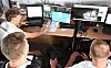 In Nord- und Ostsee gelten strenge Grenzwerte für Schiffsemissionen. Control Station Operator, Sébastien Thiery-Bondaneli (von li. nach re.), UAS Operator, Aleksander Ljudivig und Pilot in Command, Roman Nagy führen gemeinsam den Flug und die Messung mit der Drohne durch.