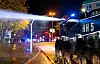 In Harburg setzte die Polizei sogar einen Wasserwerfer gegen die randalierenden Jugendlichen ein.