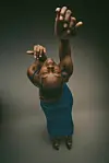 Mady findet mit einer Mischung aus Afro-Tanz und HipHop ihren eigenen Stil.
