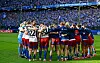 Teamkreis der HSV-Frauen vor der Nordtribüne