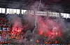 Rostocks-Fans brennen am Millerntor Feuerwerkskörper ab