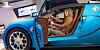 Der Bugatti Veyron Grand Sport: MOPO-Reporterin Mariella Doblhofer hat im teuersten Auto Hamburgs Platz genommen.
