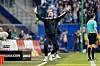HSV-Trainer Tim Walter schreit an der Seitenlinie