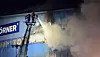 Feuerwehrleute bekämpfen Feuer