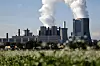 Ein Kohlekraftwerk stößt Dampfschwaden aus