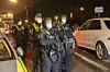 Die Polizei sicherte das Areal mit Maschinenpistolen.