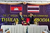 Der kambodschanische Verteidigungsminister Tea Seiha (l.) und der thailändische Verteidigungsminister Natthaphon Narkphanit haben einen Vertrag zur sofortigen Waffenruhe unterschrieben.