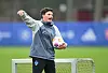 Merlin Polzin gibt auch als Co-Trainer lautstarke Kommandos auf dem Trainingsplatz.