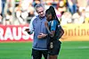 Christian Wück und Nicole Anyomi sprechen beim öffentlichen Training