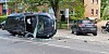 Bei dem Unfall auf der Holsteiner Chaussee kippte ein VW auf die Seite.