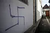 Hakenkreuz-Schmiererei an einer ehemaligen Synagoge (Symbolbild).