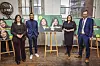 Grüne vor Wahlplakaten