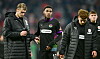 Eric Smith, Oladapo Afolayan und Philipp Treu stehen enttäuscht auf dem Platz