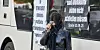 Selina Fullert spricht auf einer Querdenken-Demo am Jungfernstieg. (Archiv)