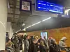 Bereits um kurz nach 20 Uhr geht bei der S-Bahn in Altona nicht mehr viel. Etliche Züge fallen aus.