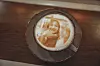 Ein bedruckter Cappuccino