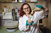 Geowissenschaftlerin Maria-Elena Vorrath in ihrem Labor an der Uni Hamburg.
