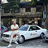 Inkasso-Ingo liebt „Luden-Karren“. Hier mit seinem Mercedes 500 SEC von 1980