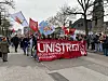 Die Zubringer-Demo von der Uni trifft am Hamburger Hauptbahnhof ein.