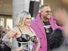 Der Comedian mit Domina Aurora Nia Noxx bei der Eröffnung der „Venus“.
