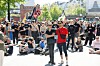 Mehr als 1300 Menschen nehmen an der Demo am Bahnhof Sternschanze teil.
