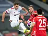 Torjäger Simon Terodde kämpft mit Fortunas Andre Hoffmann (r.) um den Ball.