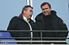 Heribert Bruchhagen neben Markus Krösche auf der Haupttribüne des Volksparkstadions