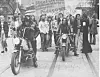 Anfang 1973 demonstrieren Rocker in Eimsbüttel, weil ein kirchlicher Rockertreff geschlossen wurde. „Staat hat uns belogen! Wir fordern: Pädagogen“, steht auf dem Transparent.