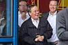 Armin Laschet (CDU) lacht während Bundespräsident Steinmeier ein Pressestatement gibt.