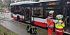 Gleich mehrere Scheiben des Busses wurden bei der Kollision zerstört.