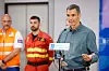 Spaniens Ministerpräsident Pedro Sanchez spricht während seines Besuchs im Operativen Koordinationszentrum gegen Waldbrände in Ourense.